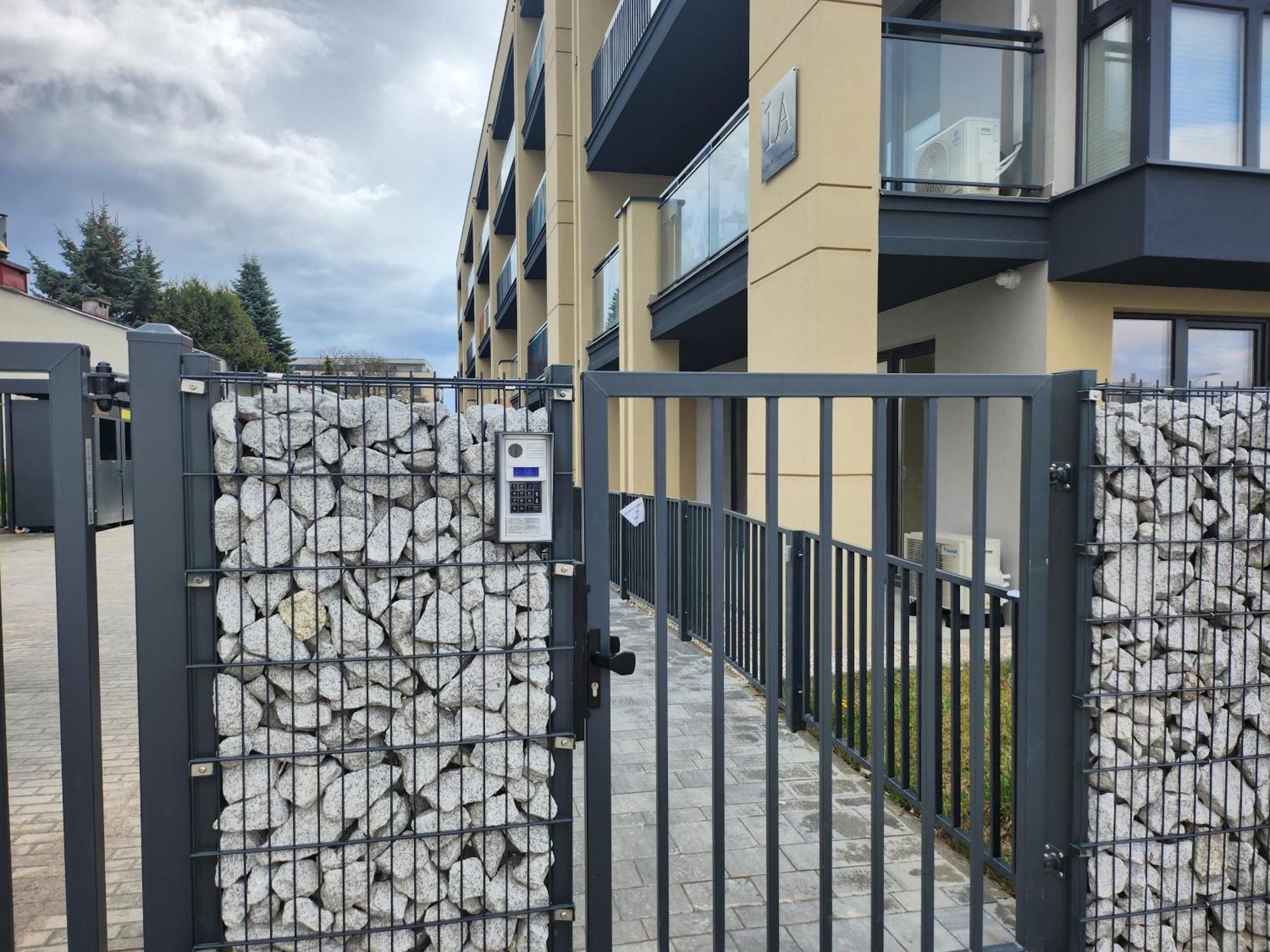 Dwa Jelonki, Ul Sciegiennego, Centrum, Garaz, Ogrodek Kielce Dış mekan fotoğraf